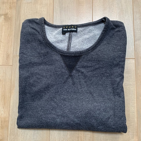 Sweater - Picture 1 of 2